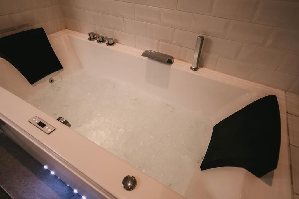 Ultimate Comfort ! Jacuzzi & Sauna. Besançon Exterior foto